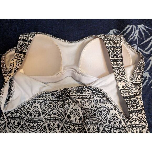 Emily B.  Padded one-piece swimsuit large - Picture 4 of 6